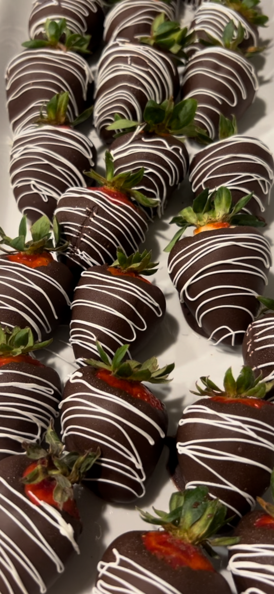 Chocolate Covered Strawberries (13" Round)